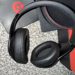 Beats Solo 3 - Bluetooth Wireless  Headphones