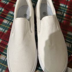 Canvas 7.5 Slip On’s