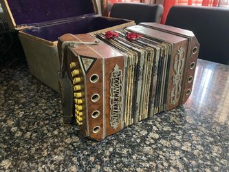 Antique Chemnitzer Concertina with Case