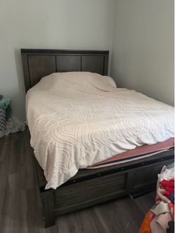 Bed room set - Move out sale