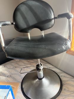 Black Hydraulic Salon Barber Chair