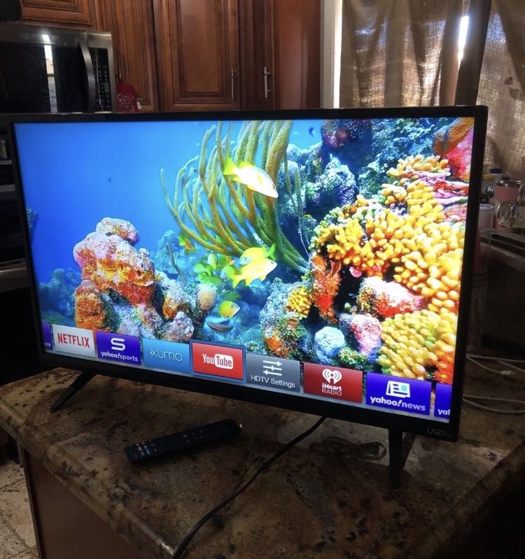 Vizio 32 inch Class HD Smart LED TV 1080P X 1920P
