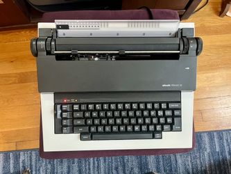 Electric Typewriter FOR PARTS OR REPAIR