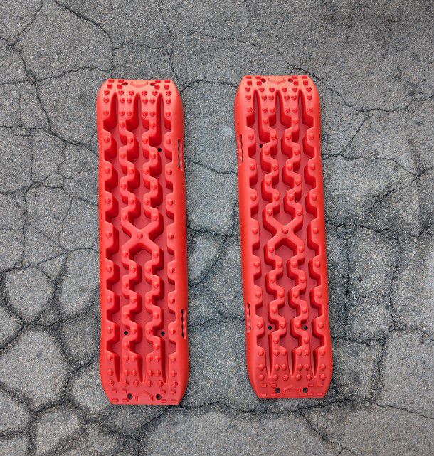 Recovery Traction Tracks for Off-Road Mud, Sand, Snow Tire Ladder Traction Track Vehicle Extraction Traction Mats