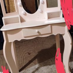 Girls Pink Vanity 