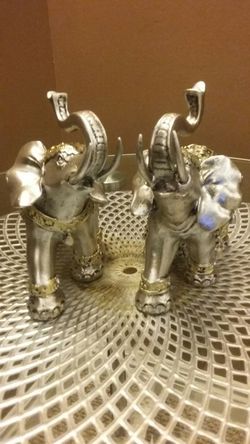 Set of two small elefants $ 14.00