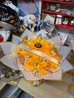 Ramo de flores eternas amarillo