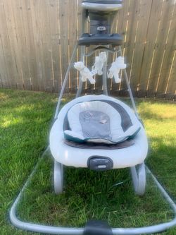Graco full-size baby swing with vibration, music/sound controls, and the 3-plush-toy mobile. Only $50 Or Best Offer