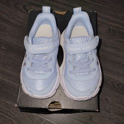 Under Armour GINF Assert 10 AC size 5 infant- NEW