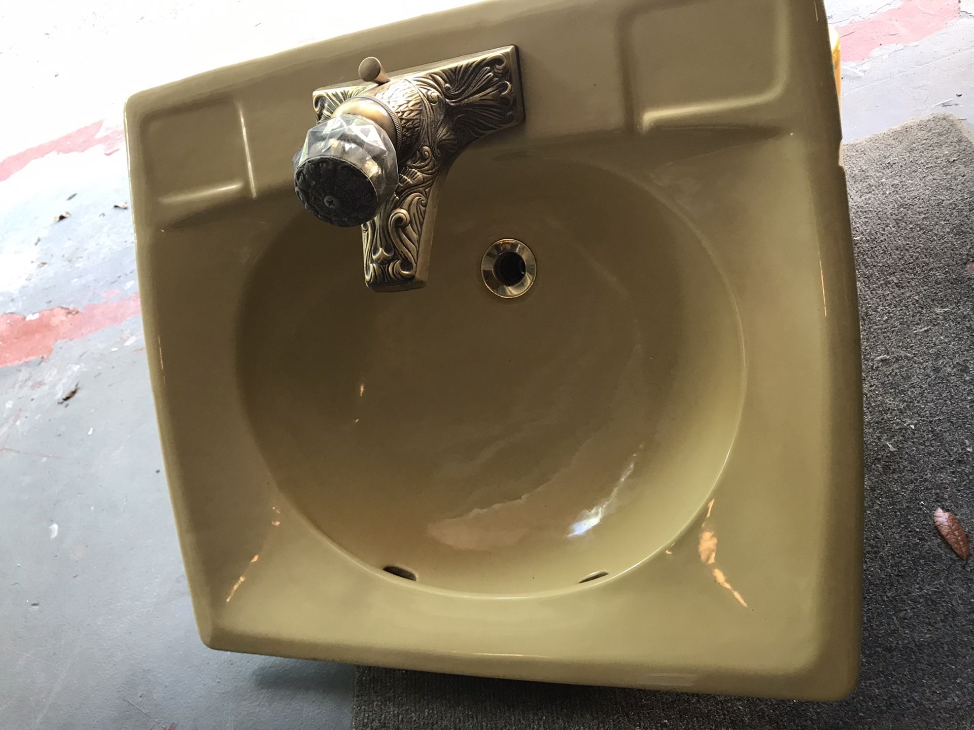 Retro sinks excellent condition