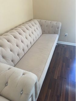Like new large sofa with 4 pillows