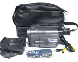 Sony Handycam CCD-TRV40 Video 8 Camcorder Video8 Video Camera + Case