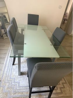 Glass table that has extensions on both ends
