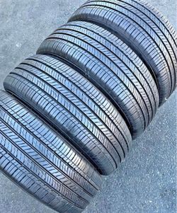 Set 235/65-17 kumho con el 80% de vida