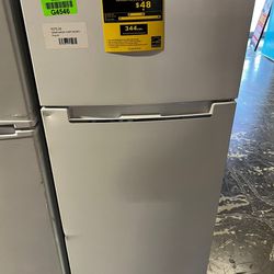 NEW MAGIC CHEF MCDR740WE 7.3 cu. ft. Refrigerator  Mini Fridge