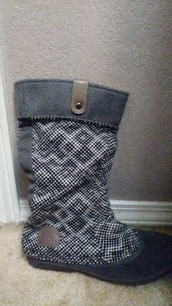 New worn once size 9 Sorel womens boots