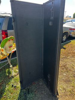 Tonneau cover for 5’8” bed truck had it on my 2022 Chevy but got a bigger truck and bed so I don’t need it anymore good shape just a little dirty from