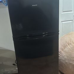 Hotpoint Black Top Freezer Refrigerator – Great Condition!
