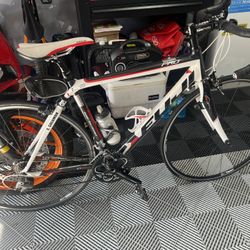 Fuji Road Bike Carbon Medium 50cm