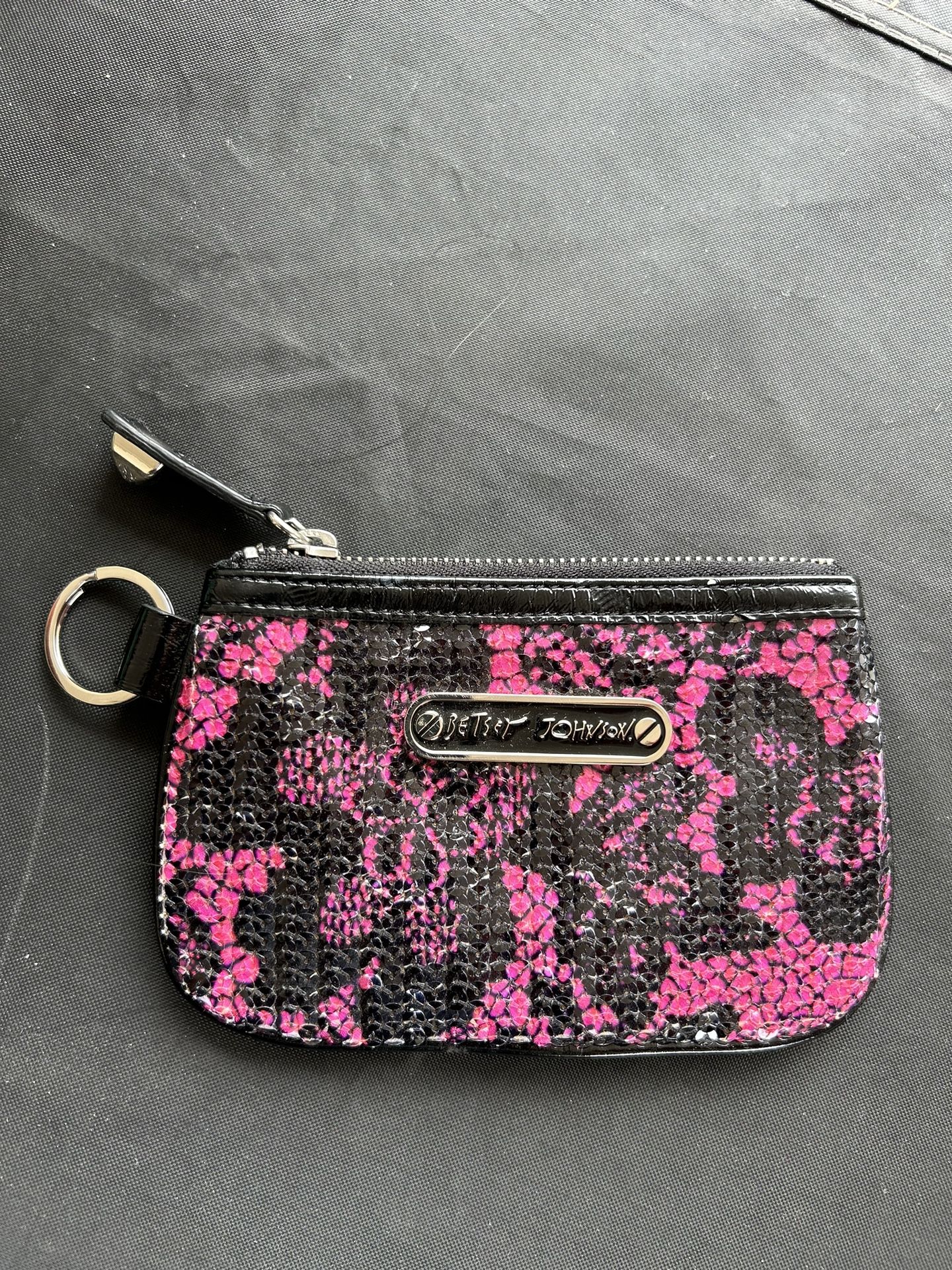 BETSEY JOHNSON WRISTLET 