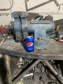 Vise Havy Dury  Whit  Swivel Vase And Anvil