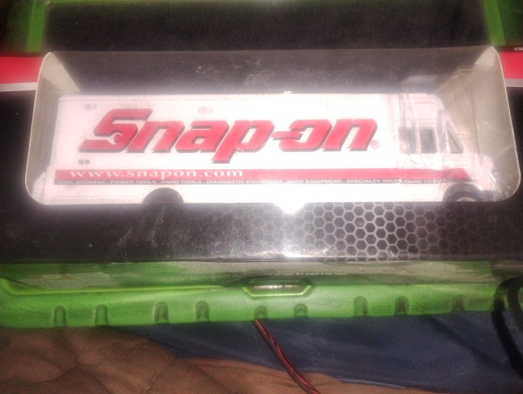 Snap On Tools Diecast Step Van 1:50 Scale Open Tailgate Rolling Tires