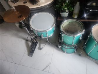 Tama 5 piece drums with two stands and two cymbals.