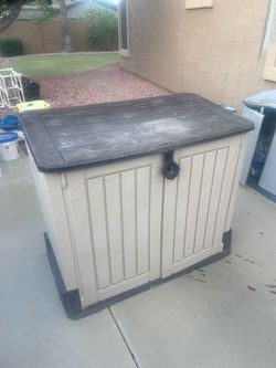 Storage container