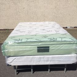 Brand New Queen Size Plush Pillow Top Mattress And Box Spring In Plastics 