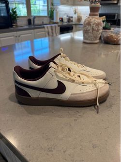 Nike sneakers men’s US Size 10.5