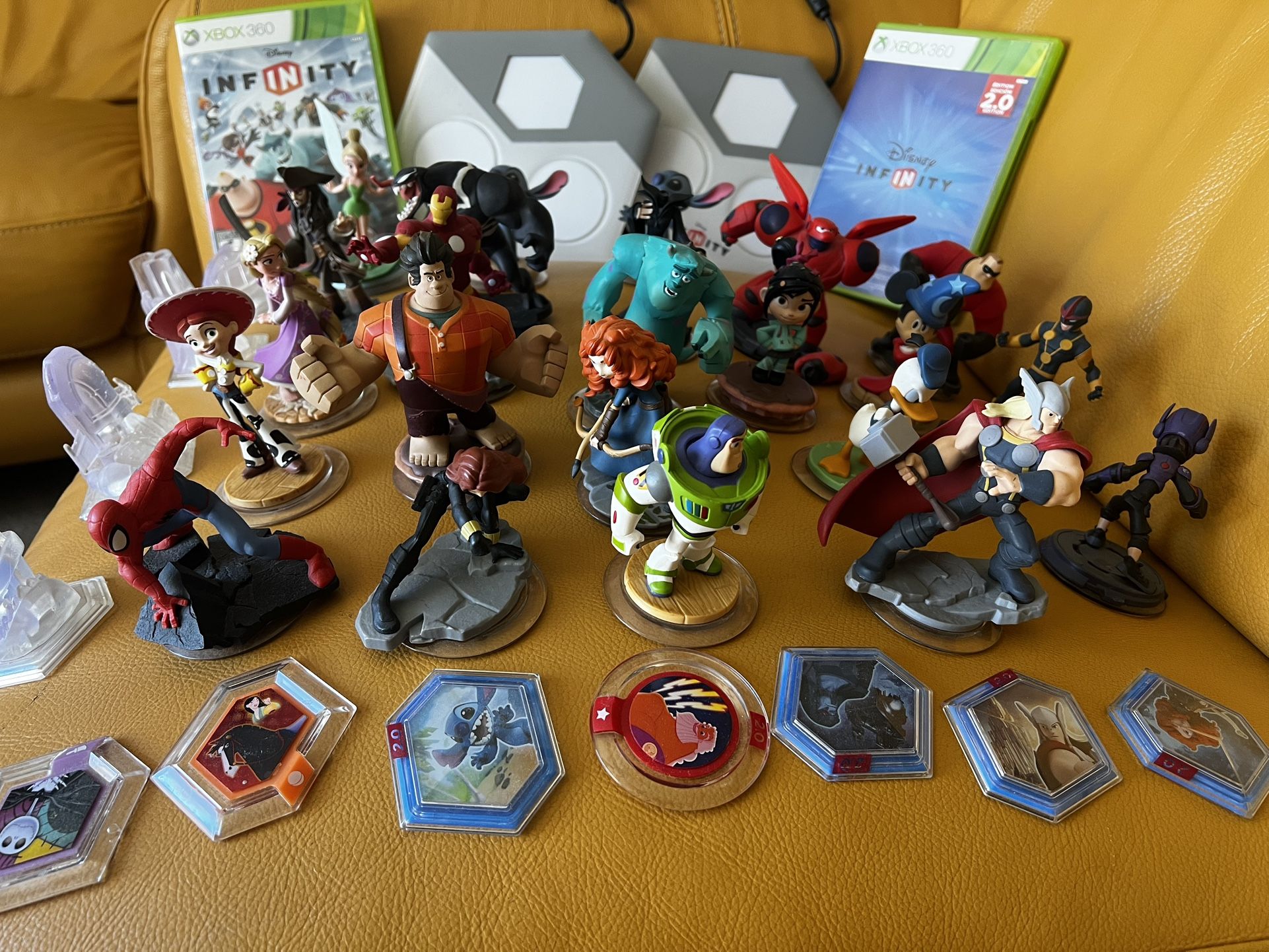 🔥 Disney Infinity Xbox 360 Lot – 2 Games, Base, 23 Figures (Marvel, Disney, Pixar, Rare!)