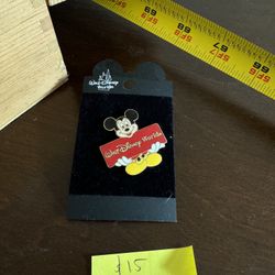 Walt Disney World Mickey Mouse pin