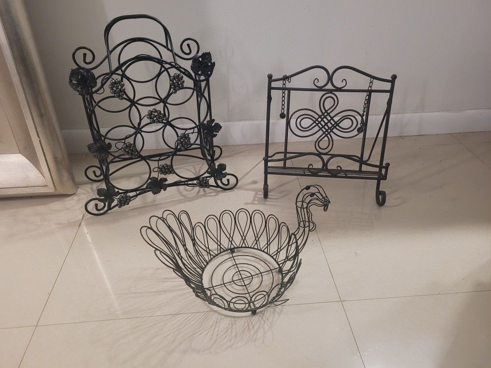 Tabletop or wall-mounted wine rack for 6 bottles of black wine 17in wide x 22in high and 01 Bronze M