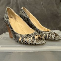 Calvin Klein Wedge Heel Peep Toe Shoes Snakeskin Print size 6.5