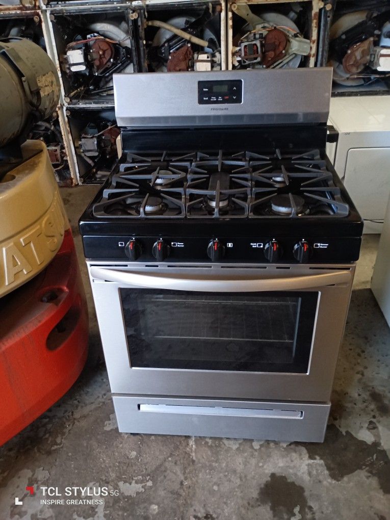 Stove Gas Frigidaire 5 Burners Like New Everything Is And Good Working Condition 3 Months Warranty