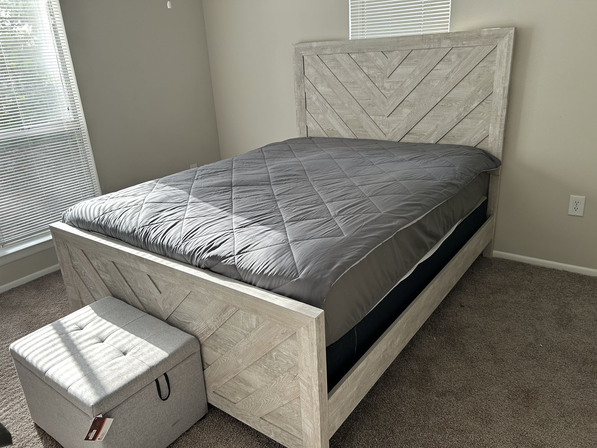 Queen bed/mattress/frame + Bureau/mirror