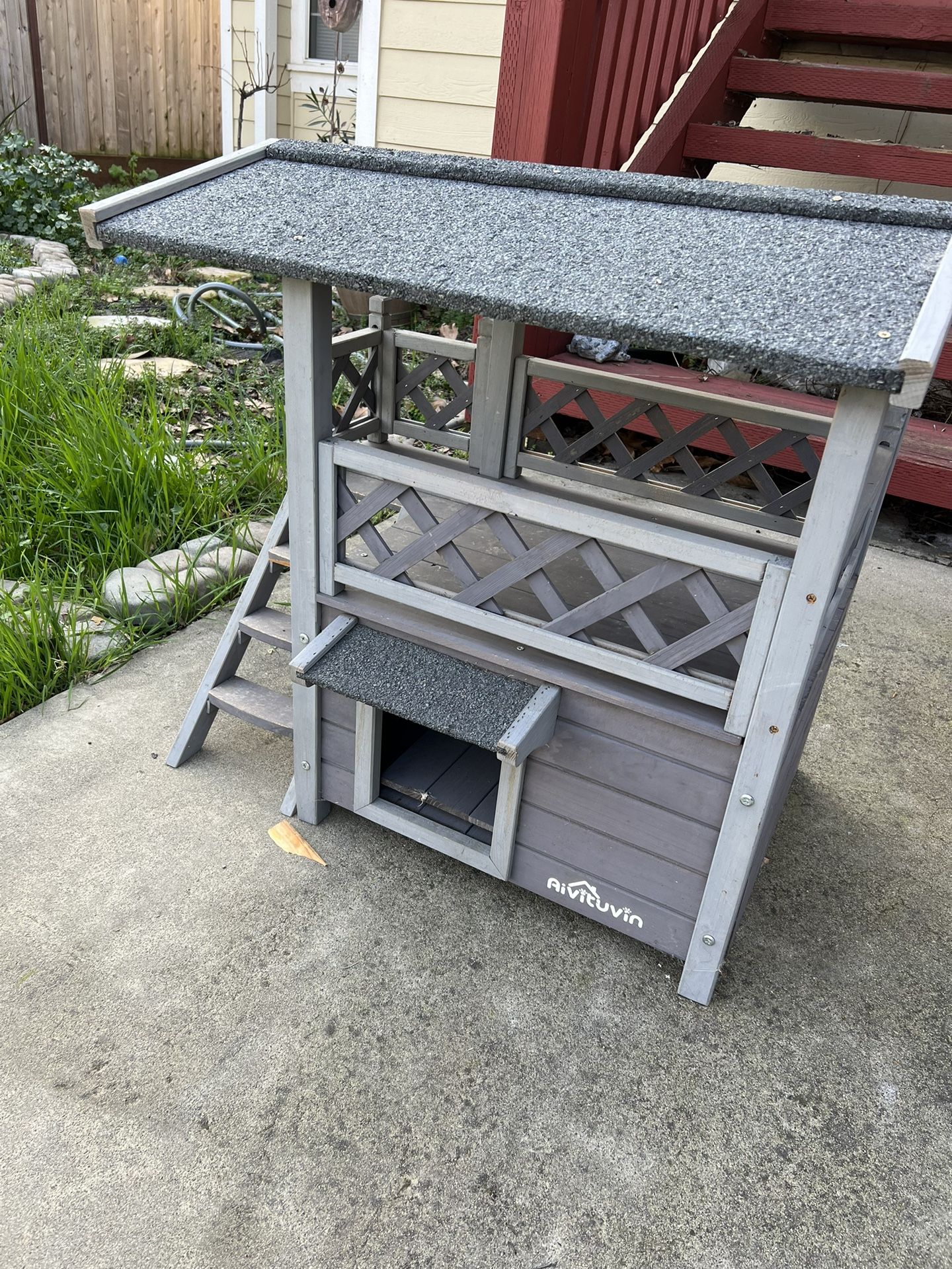 Cat/dog House
