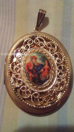 Vintage gold tone locket with enamel victorian couple