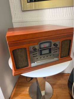 Vinyl record player with vinyl collection