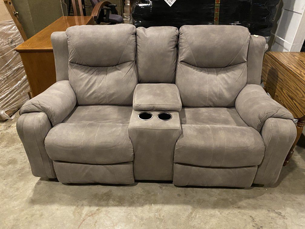 SOUTHERN MOTION Marvel Reclining Loveseat
