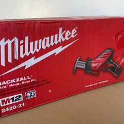 Milwaukee M12 12V Lithium-Ion HACKZALL Cordless Reciprocating Saw Kit with One 1.5Ah Battery, Charger and Tool Bag