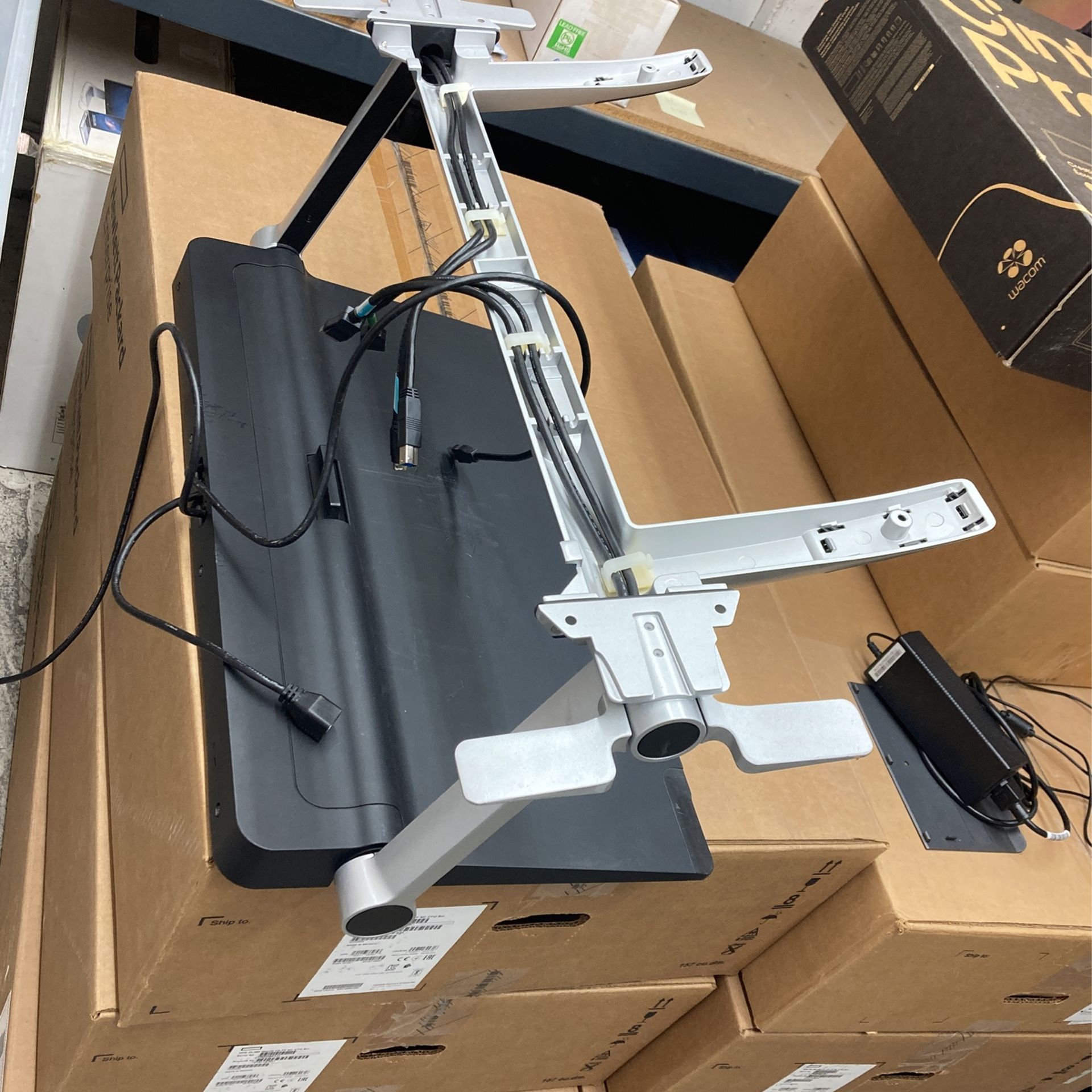 Wacom Ergo Stand For 27” QHD ACK411040Z