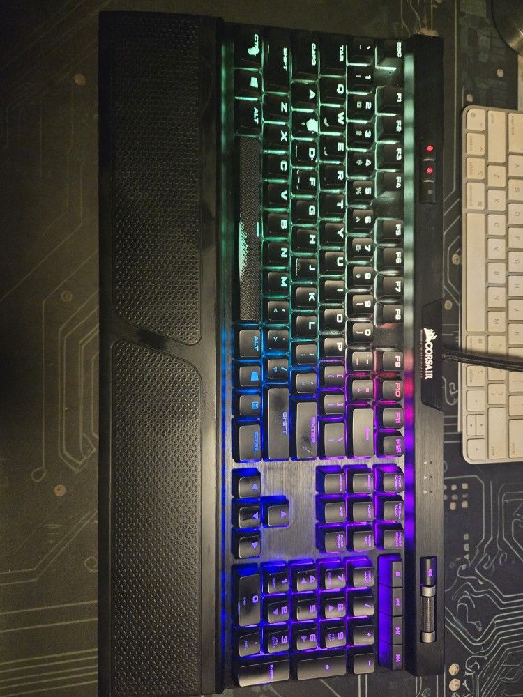 Corsair K70 RGB MK2 Rapid Fire Low Profile Cherry Mx Linear Switches
