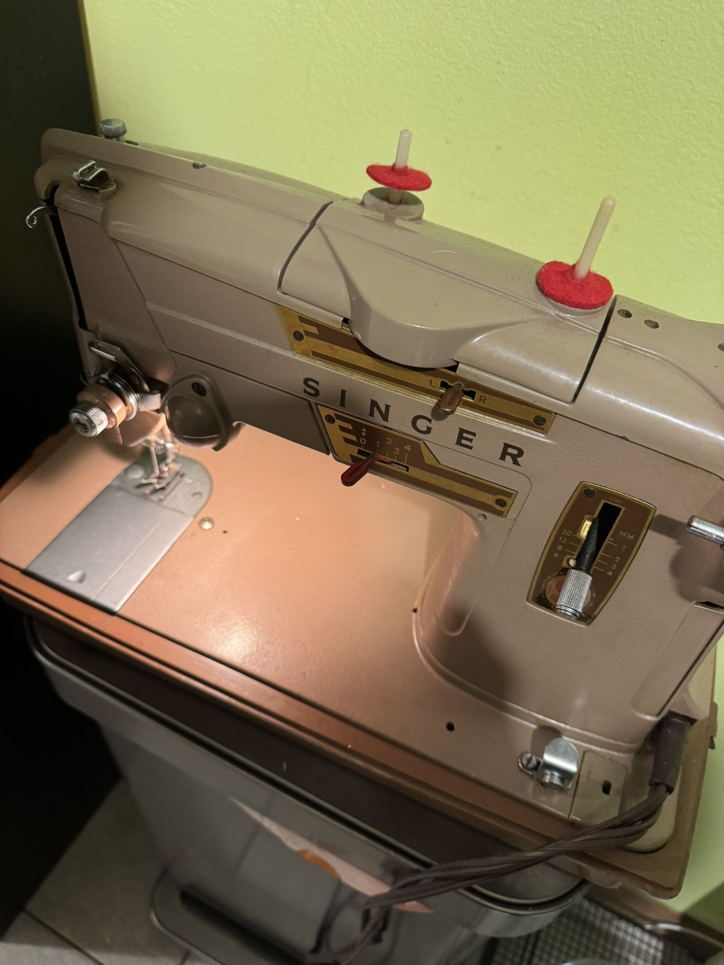 Singer Sewing Machine 