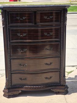 DRESSER