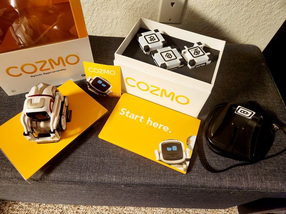 COZMO ROBOT
FUN TOY AND ROBOT COMPANION