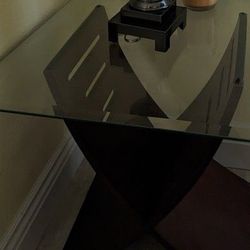 2 End Tables And 2 Lamp And 1 Center Table 