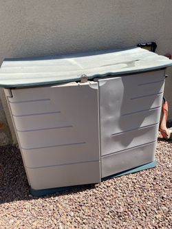 Storage box (plastic)