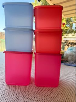 Tupperware set