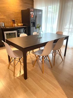 Dining Table & 6 Chairs.